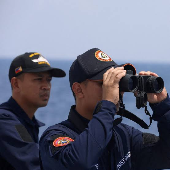 Philippine coast guard and Chinese vessels near Second Thomas Shoal