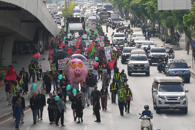 Protesters near Rama IV intersection with police in Bangkok, October 2026
