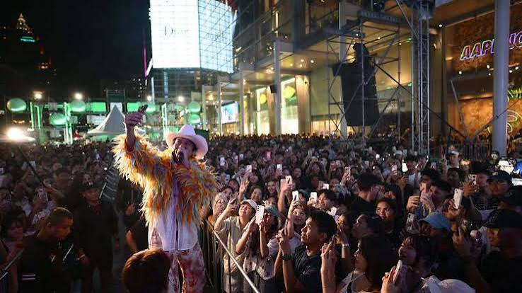 Crowd and stage at a previous Melody Of Life festival outside centralwOrld in Bangkok