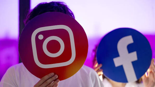 Smartphone showing Facebook and Instagram apps with error notifications