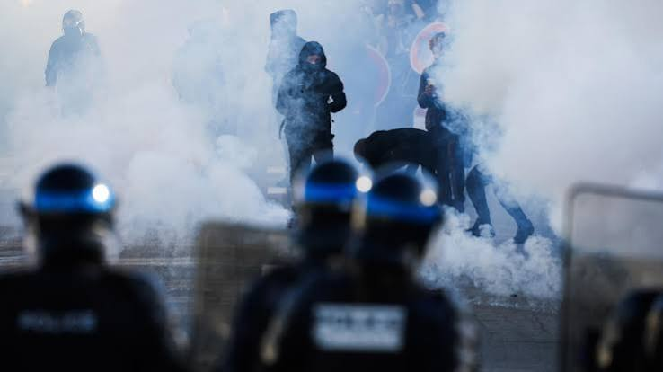 Students confront police during high school protests in France